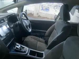 Honda Fit Shuttle 1.5 Hybrid 2WD 2018 Silver