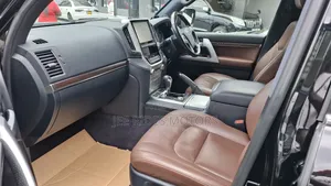 Toyota Land Cruiser 4.6 V8 ZX 2018 Black