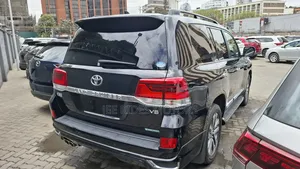 Toyota Land Cruiser 4.6 V8 ZX 2018 Black
