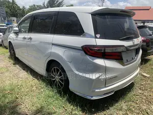 Honda Odyssey 2.0 Hybrid (7 seater) 2017 White