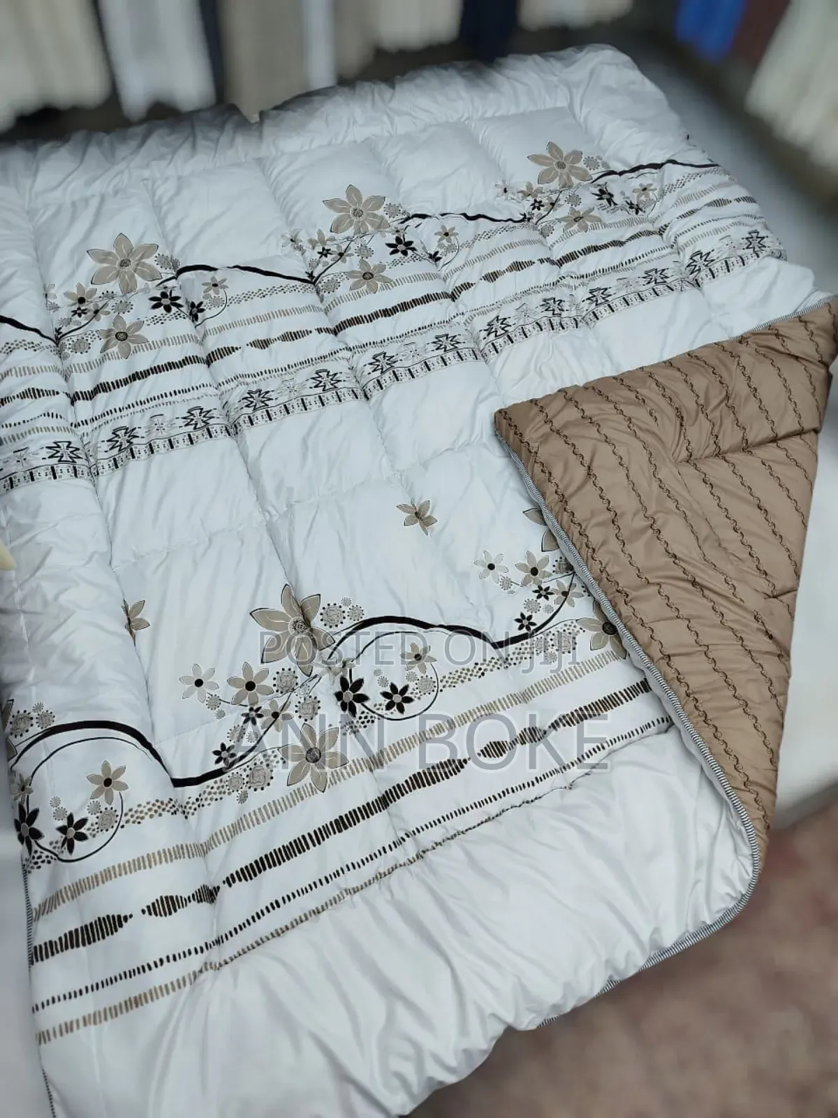 *Double Sided Heavy Cotton Binded Duvet* Size: 6×7 Pillowcases: