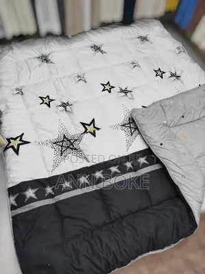 *Double Sided Heavy Cotton Binded Duvet* Size: 6×7 Pillowcases: