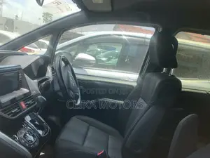 Toyota Voxy 2018 Green