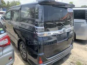 Toyota Voxy 2018 Green