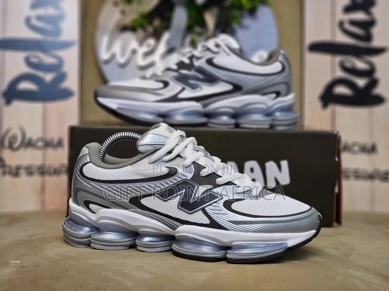New Balance 2000 Unisex Sneakers