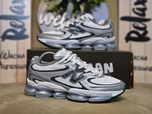 New Balance 2000 Unisex Sneakers