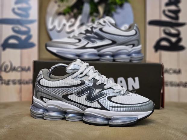 New Balance 2000 Unisex Sneakers - main view