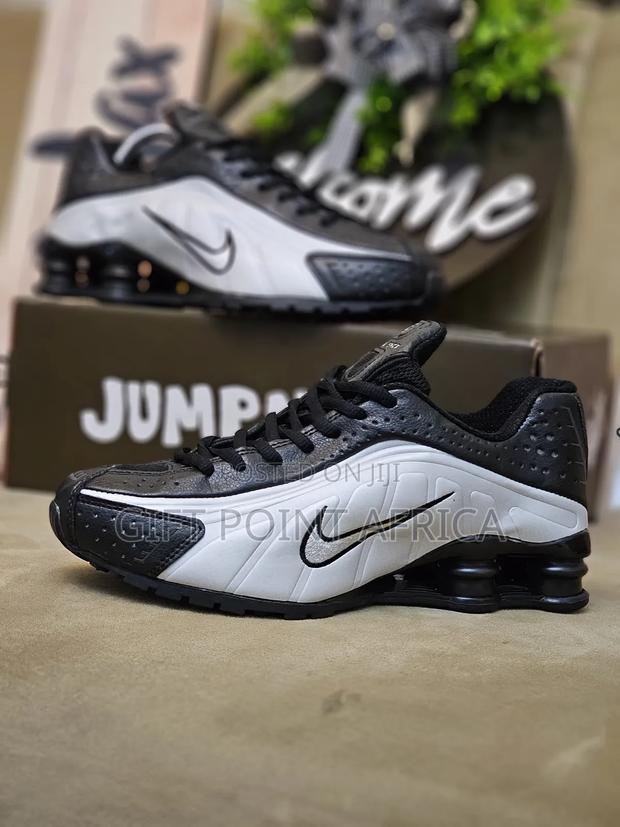 Nike Air Shoxs Sneakers - main view