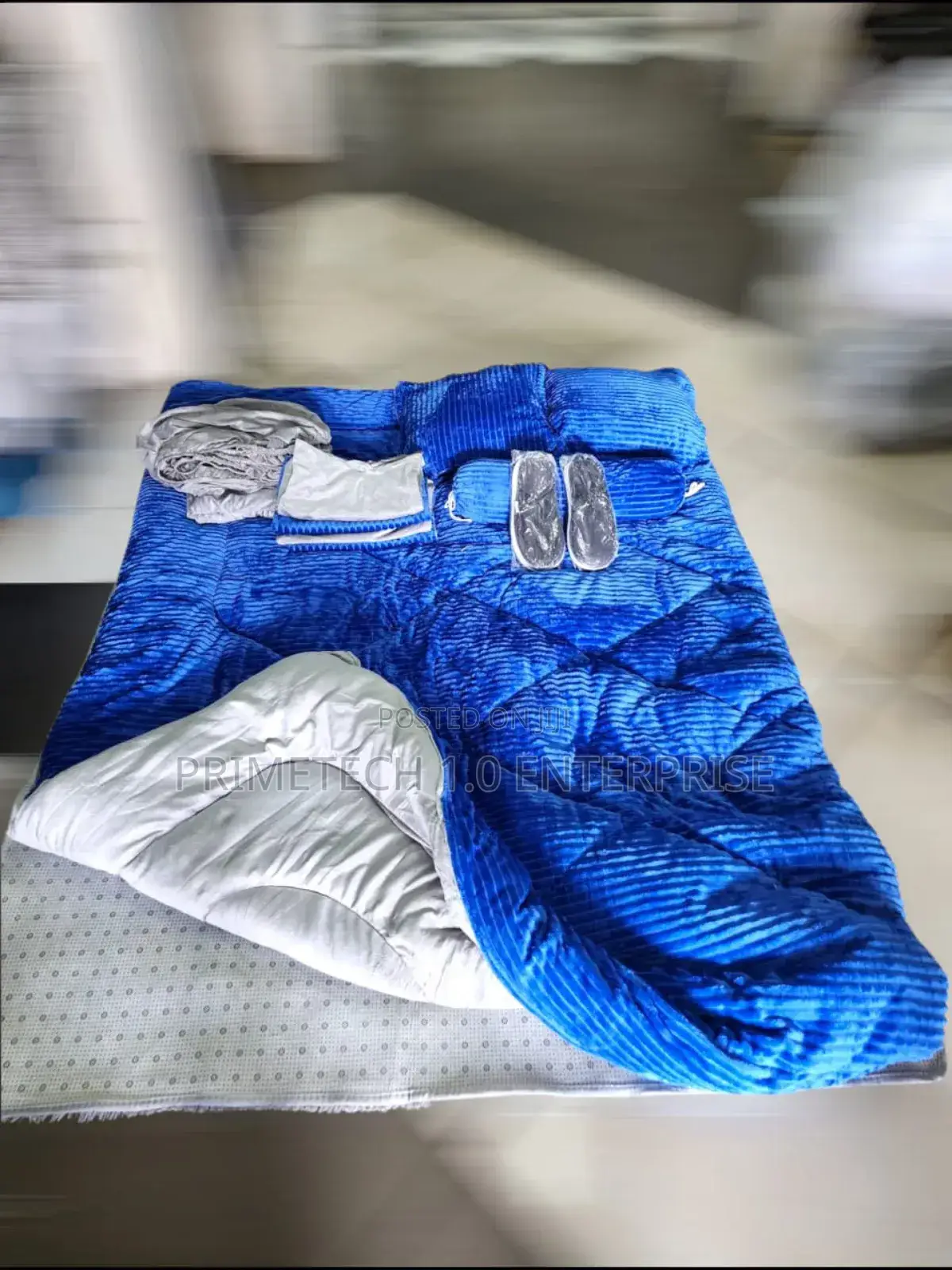 12pcs Velvet Duvet and Other Items