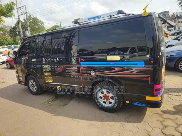 Toyota HiAce 2014 Black - thumbnail 3