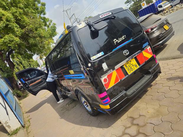 Toyota HiAce 2014 Black - thumbnail 4