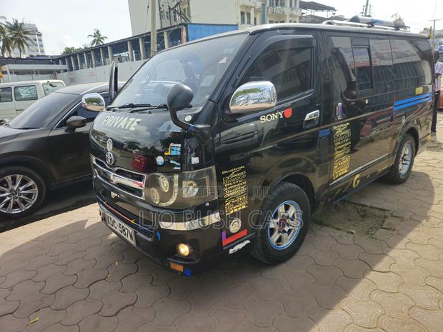 Toyota HiAce 2014 Black