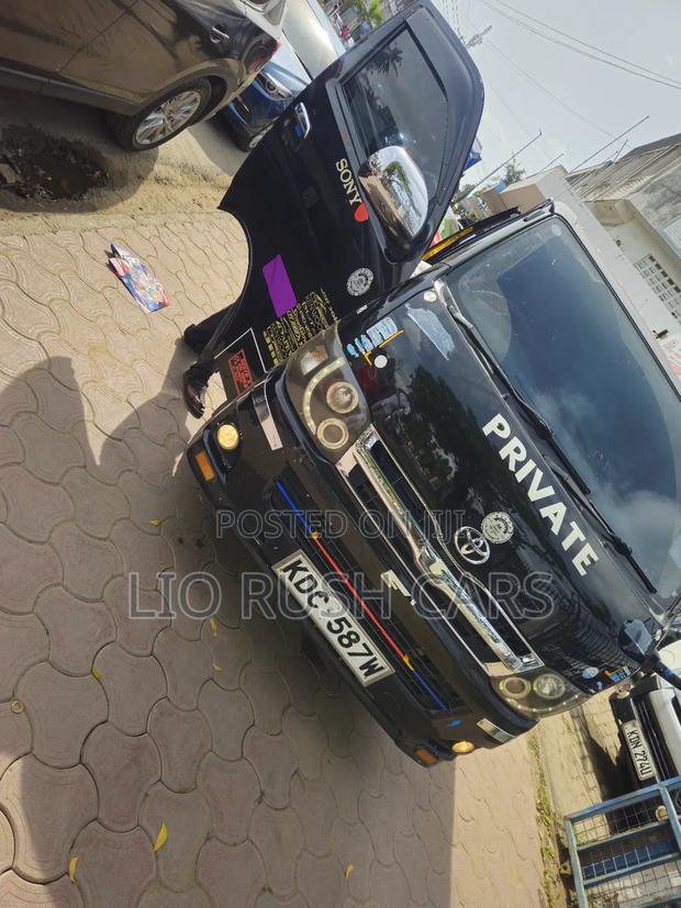 Toyota HiAce 2014 Black - thumbnail 5