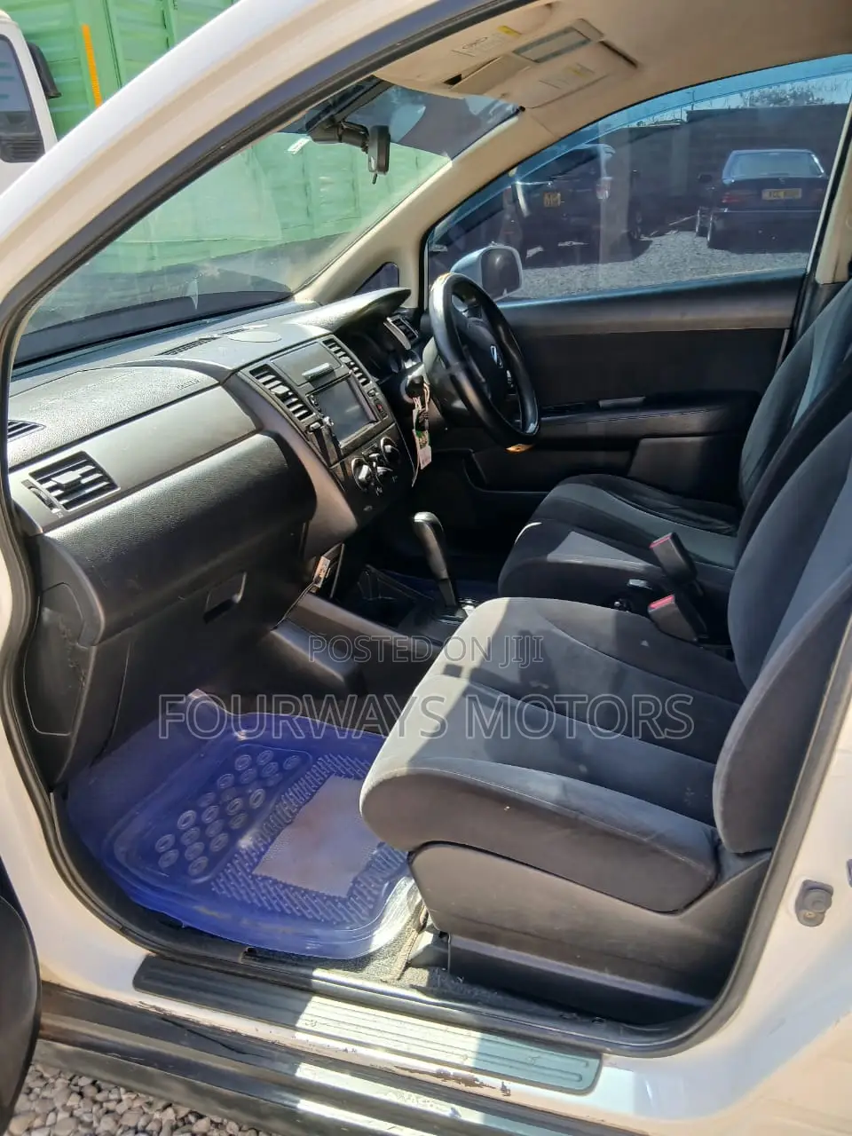 Nissan Tiida 2011 White