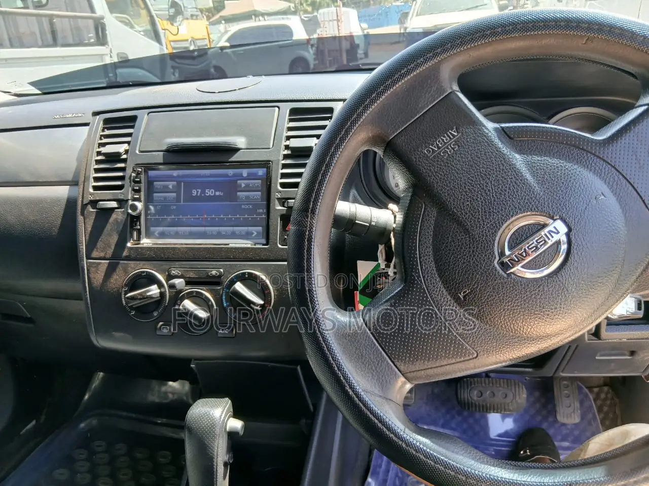 Nissan Tiida 2011 White