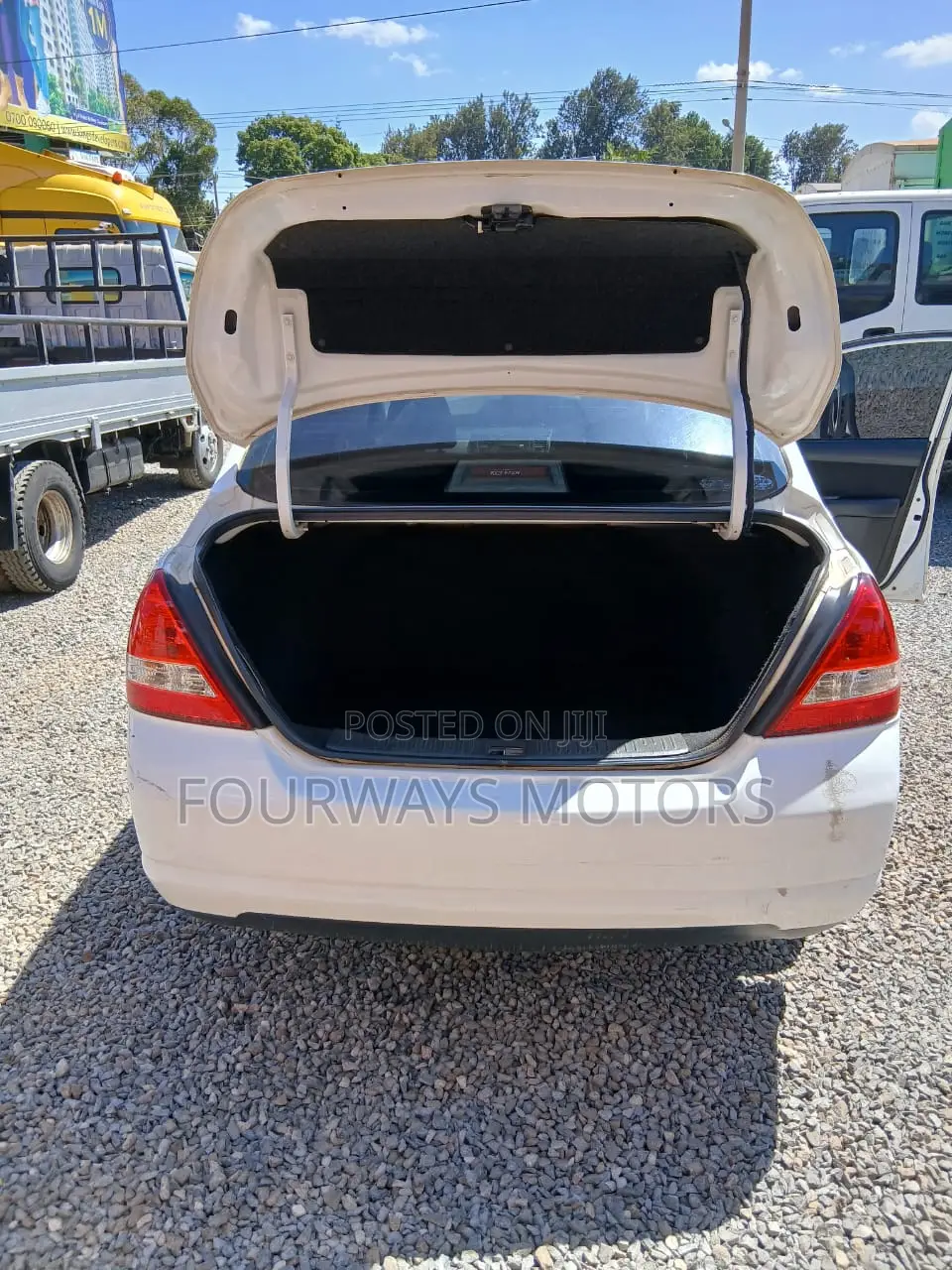 Nissan Tiida 2011 White