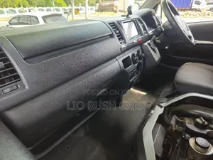 Toyota HiAce 2017 White