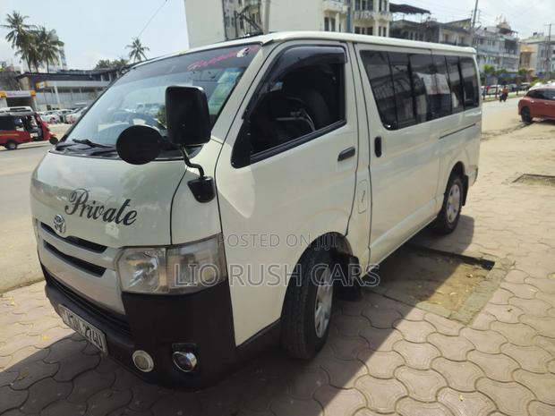 Toyota HiAce 2017 White - thumbnail 6