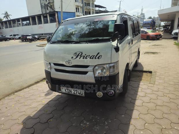 Toyota HiAce 2017 White - thumbnail 7