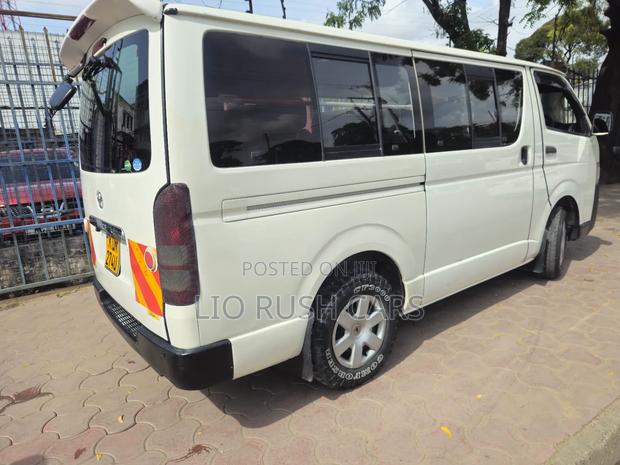 Toyota HiAce 2017 White - thumbnail 8