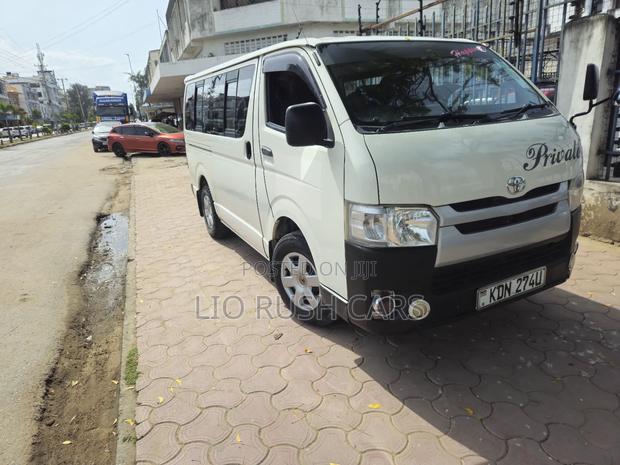 Toyota HiAce 2017 White - thumbnail 11