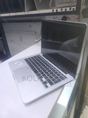 New Laptop Apple MacBook Pro 2015 8GB Intel Core i5 SSD 256GB