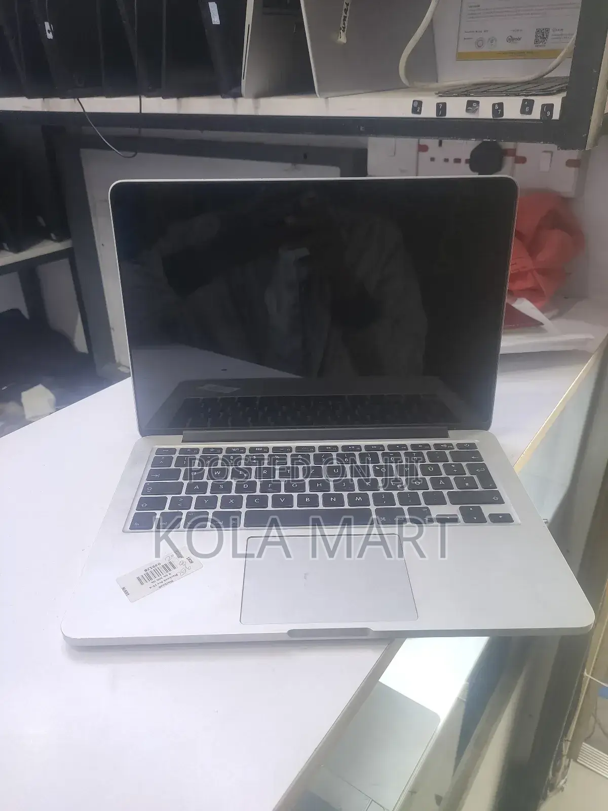 New Laptop Apple MacBook Pro 2015 8GB Intel Core i5 SSD 256GB