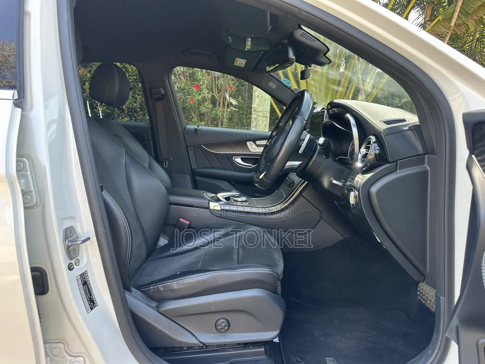 Mercedes-Benz GLC-Class GLC250 Sport Utility 4-Door (2.0L, 4cyl Turbo) White