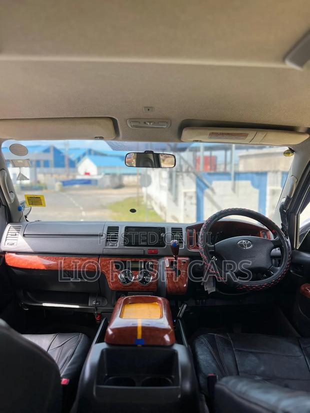 Toyota HiAce 2014 Black - thumbnail 18