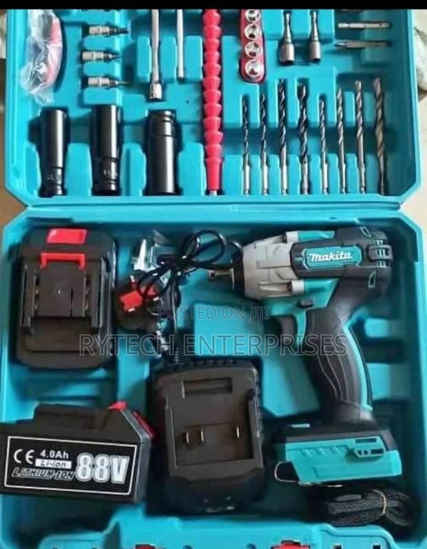 Makita Rechargeable Impact Wrench