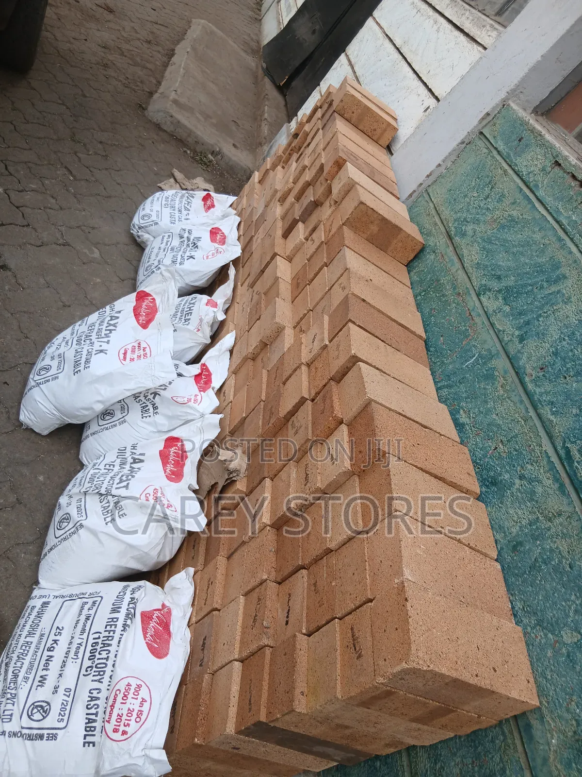 Refractory Cement Bricks / High Temperature Bricks Distributor