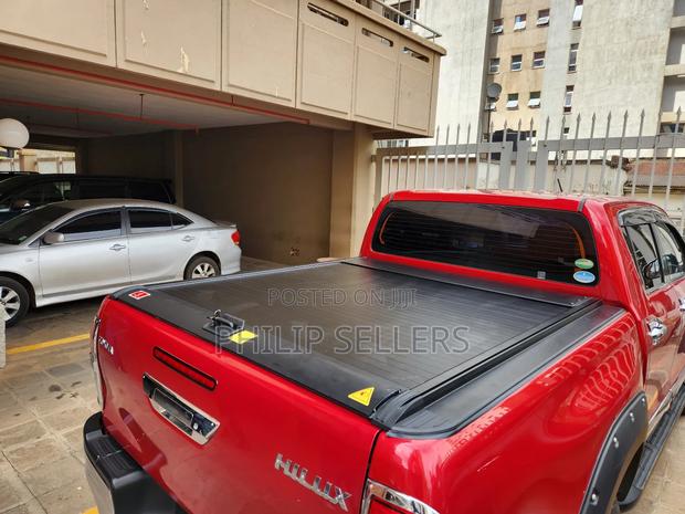 Black Roller Shutter Cover With Lock to Fit Hilux 2015-2024 Tonneau