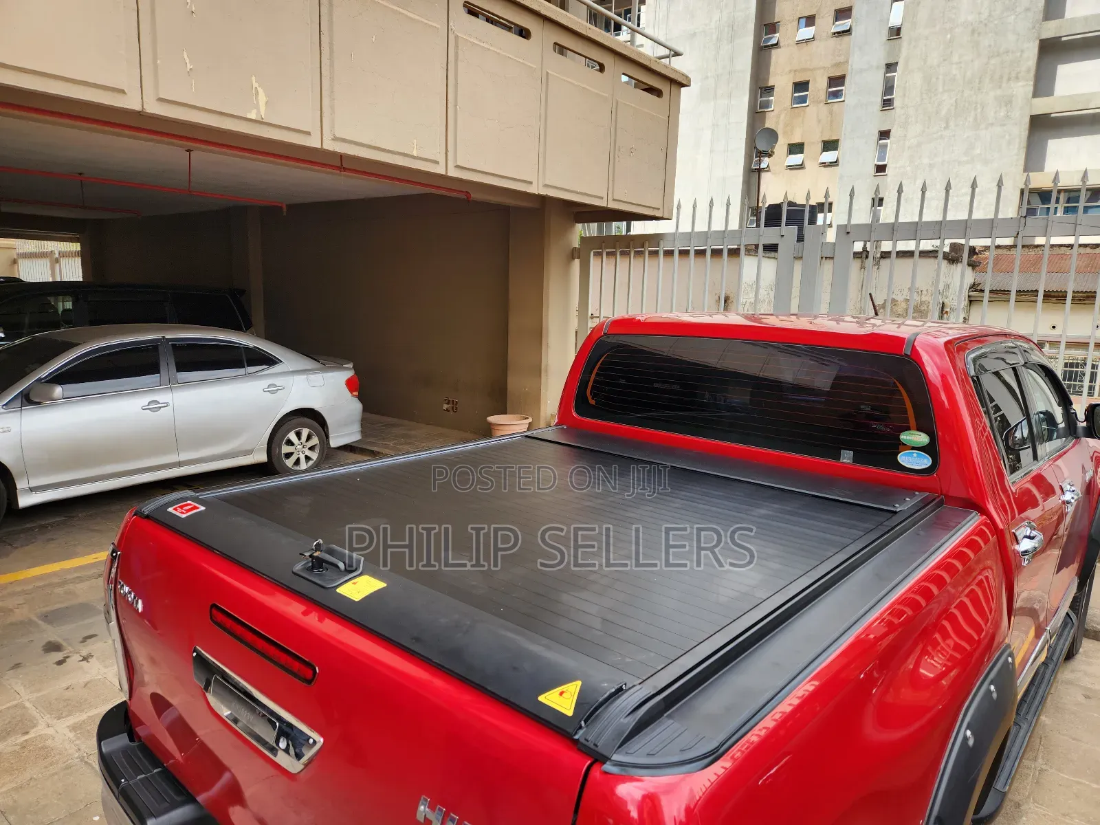 Black Roller Shutter Cover With Lock to Fit Hilux 2015-2024 Tonneau