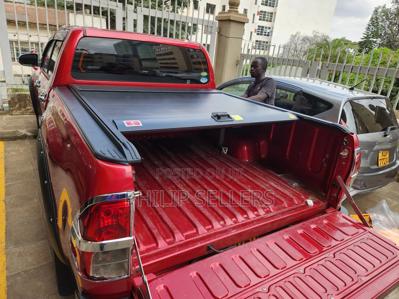 Manual Aluminum Roller Lid Shutter Truck Bed Cover for Hilux