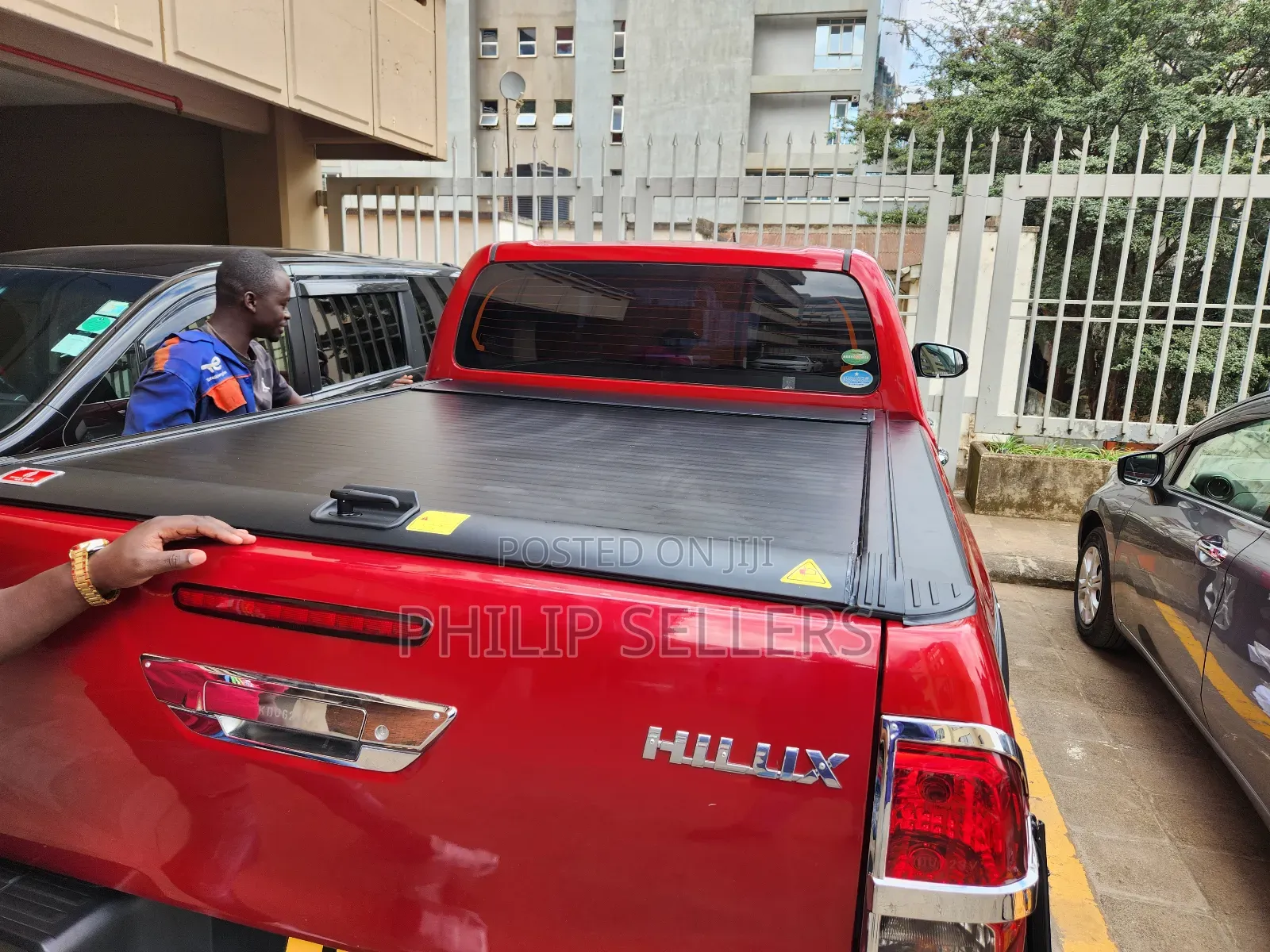 Manual Aluminum Roller Lid Shutter Truck Bed Cover for Hilux