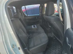 Toyota Hilux 2018 White
