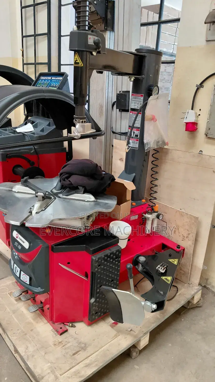 Sunshine Italy Tyre Changer Machine Heavy Duty for Commercial Duties.