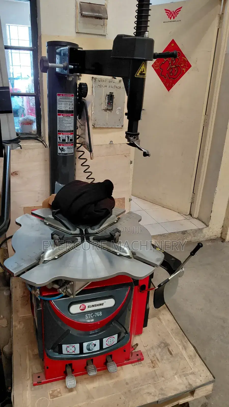 Sunshine Italy Tyre Changer Machine Heavy Duty for Commercial Duties.