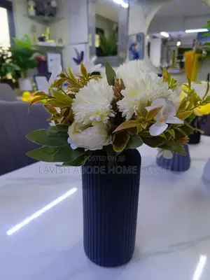 Ribbed Black Flower Vase /Flowers
