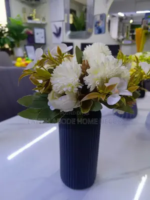 Ribbed Black Flower Vase /Flowers