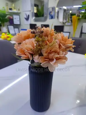 Ribbed Black Flower Vase /Flowers