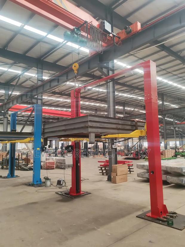 Heavy Duty Sunshine Italy 4tonne (4000kg) Two Post Lift Machine.