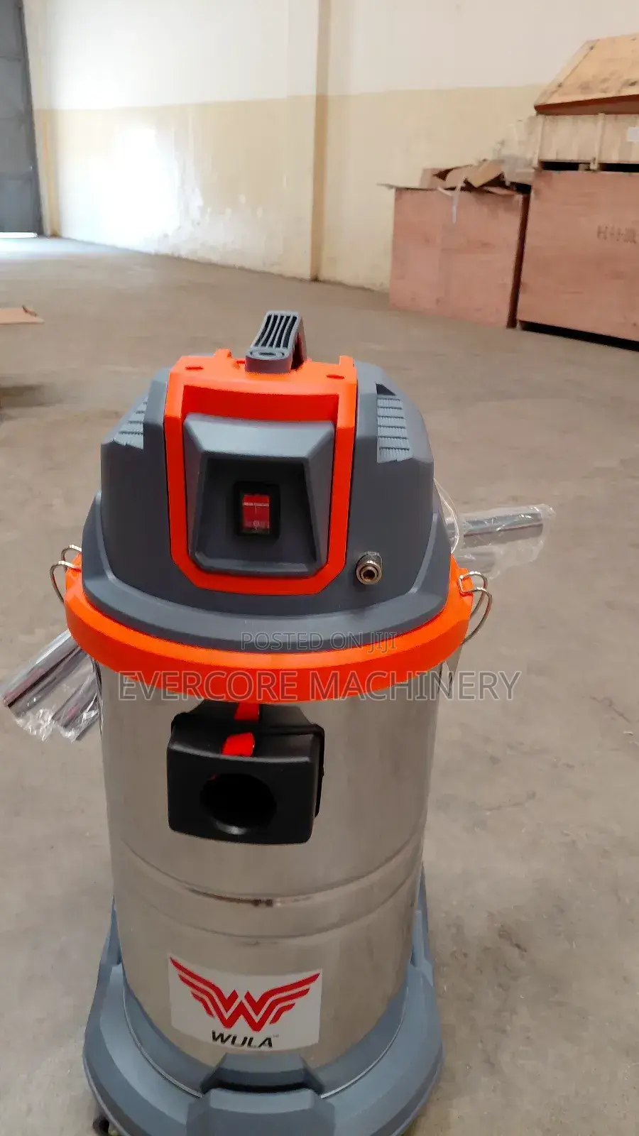 Heay Duty 35l Wet and Dry Carpet Cleaner With Accessories.