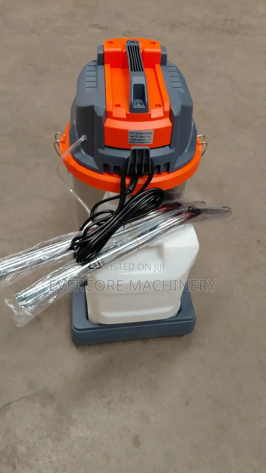 Heay Duty 35l Wet and Dry Carpet Cleaner With Accessories.