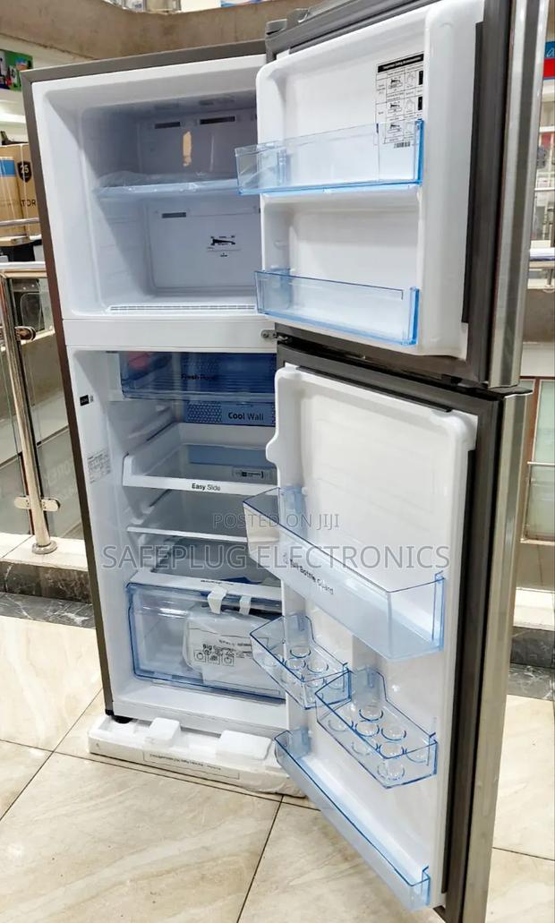 Samsung 233 Litres 2 Doors Fridge (Rt28k3082s8) Top Freezer - thumbnail 2