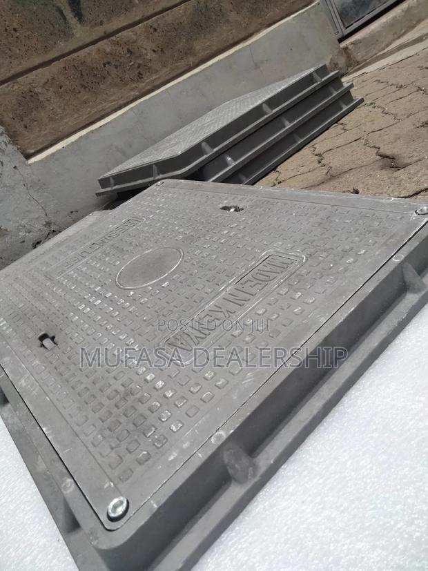Fiber Manhole Cover(Lockable)450mm by 600mm - thumbnail 2