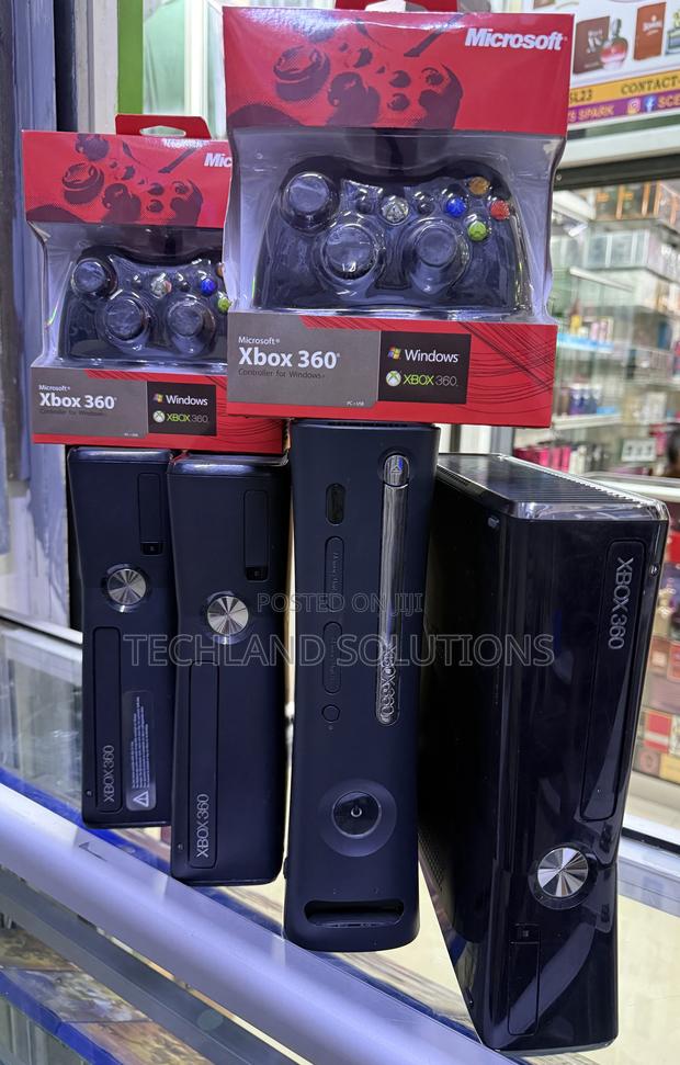 Well Kept Chipped Xbox 360 Gaming Console - thumbnail 3