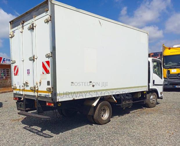 Isuzu Elf Fridge - thumbnail 4