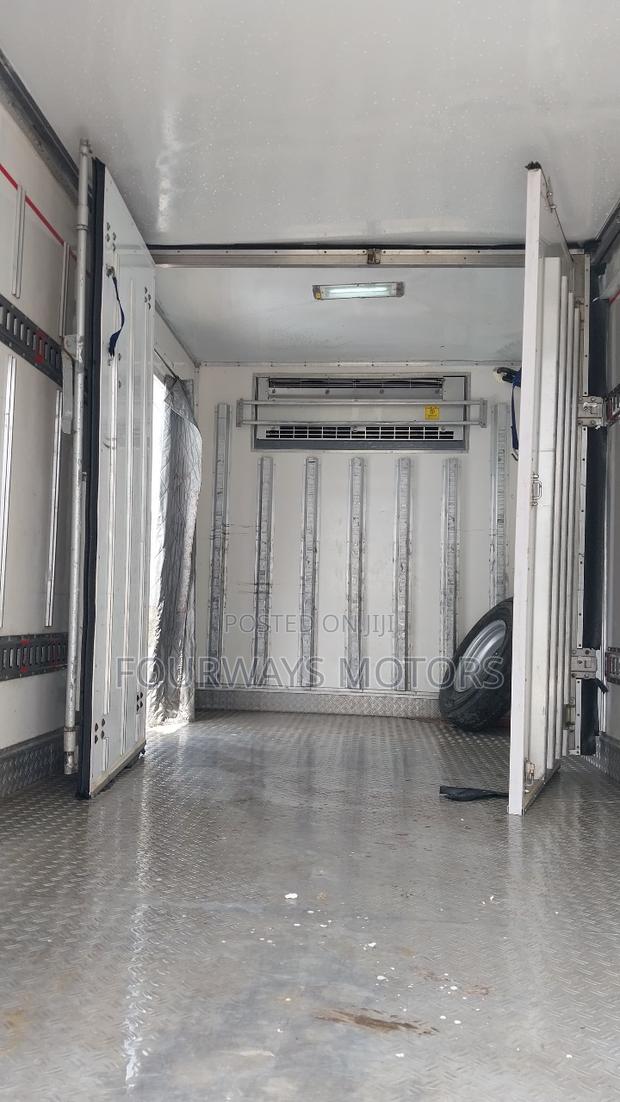 Isuzu Elf Fridge - thumbnail 7