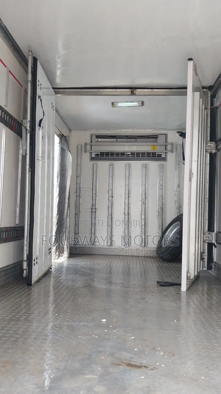 Isuzu Elf Fridge